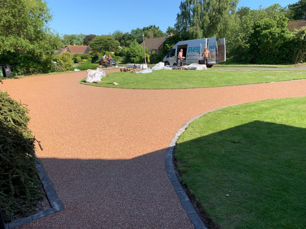 Picture of a curved resin driveway in a bronze copper colour